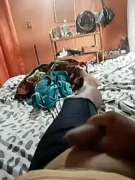 Snapshot of colombiano198720 chatting on 10/10/25, 11:22 colombiano198720 online show from 10/10/25, 11:22