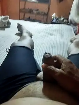 Snapshot of colombiano198720 chatting on 10/27/25, 12:44 colombiano198720 online show from 10/27/25, 12:44