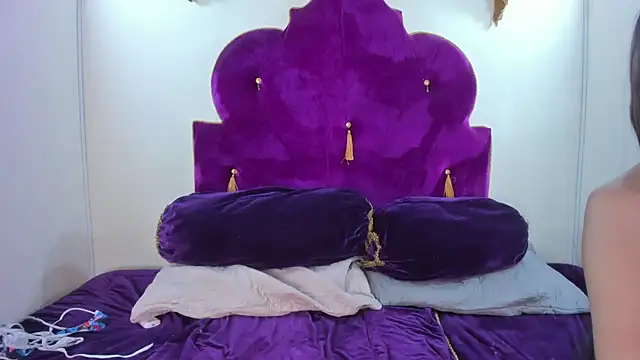 Laurentyler   online show from 04/21/26, 02:51