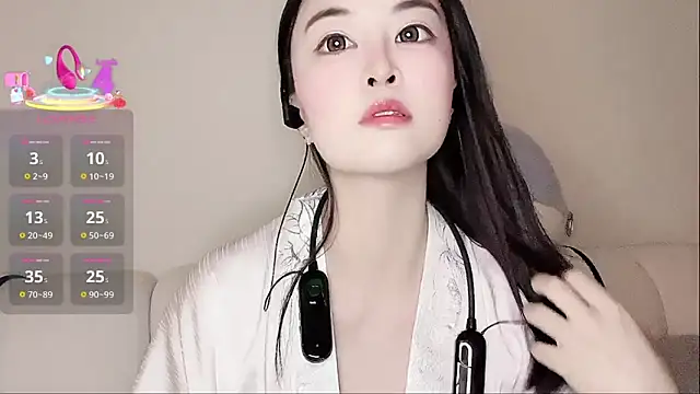 Snapshot of LuLu-Moon chatting on 09/09/25, 10:30 LuLu-Moon online show from 09/09/25, 10:30