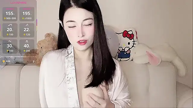 Snapshot of LuLu-Moon chatting on 11/01/25, 02:11 LuLu-Moon online show from 11/01/25, 02:11