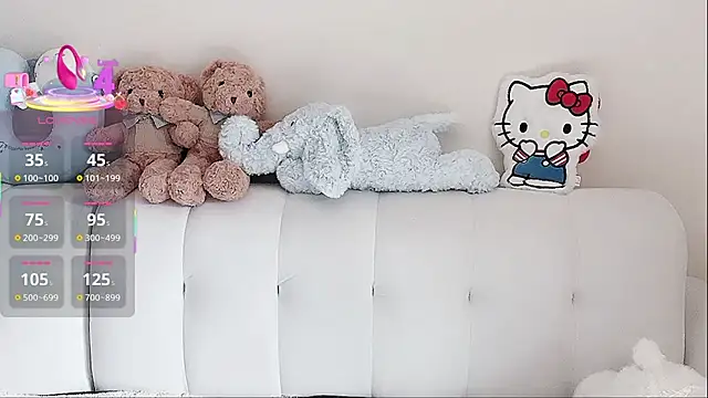 Snapshot of LuLu-Moon chatting on 11/17/25, 04:49 LuLu-Moon online show from 11/17/25, 04:49