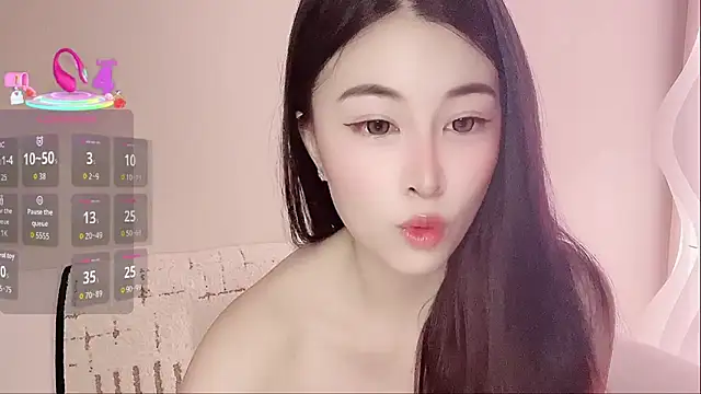 Snapshot of LuLu-Moon chatting on 09/11/25, 02:06 LuLu-Moon online show from 09/11/25, 02:06