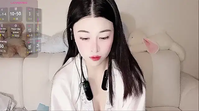 Snapshot of LuLu-Moon chatting on 10/20/25, 08:31 LuLu-Moon online show from 10/20/25, 08:31