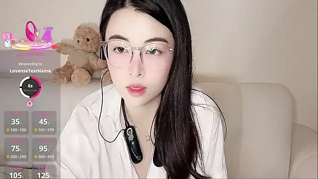 Snapshot of LuLu-Moon chatting on 09/22/25, 01:39 LuLu-Moon online show from 09/22/25, 01:39