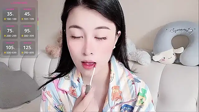 Snapshot of LuLu-Moon chatting on 10/23/25, 07:29 LuLu-Moon online show from 10/23/25, 07:29