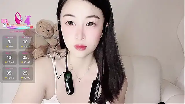 Snapshot of LuLu-Moon chatting on 09/24/25, 09:21 LuLu-Moon online show from 09/24/25, 09:21