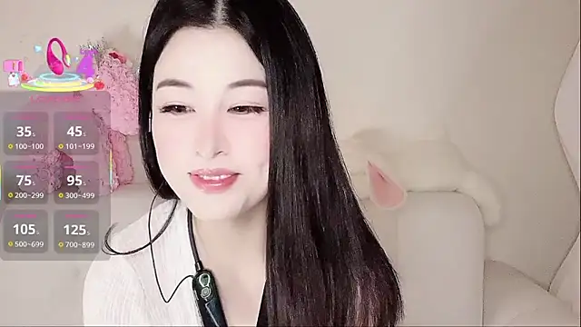 Snapshot of LuLu-Moon chatting on 10/12/25, 07:10 LuLu-Moon online show from 10/12/25, 07:10