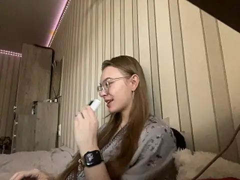 Snapshot of bellameow88 chatting on 11/07/25, 03:33 bellameow88 online show from 11/07/25, 03:33