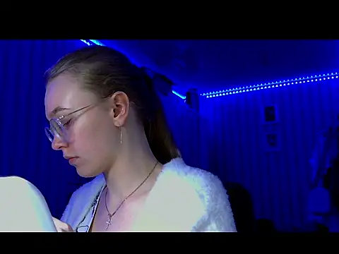 Snapshot of bellameow88 chatting on 12/15/25, 11:27 bellameow88 online show from 12/15/25, 11:27