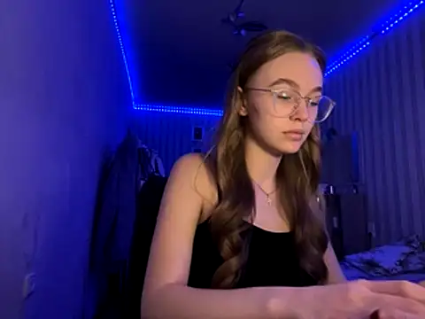 Snapshot of bellameow88 chatting on 10/23/25, 11:53 bellameow88 online show from 10/23/25, 11:53