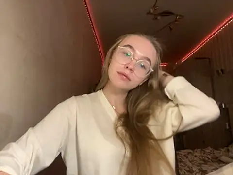 Snapshot of bellameow88 chatting on 11/04/25, 11:47 bellameow88 online show from 11/04/25, 11:47