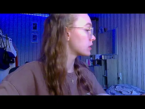 Snapshot of bellameow88 chatting on 11/17/25, 09:02 bellameow88 online show from 11/17/25, 09:02