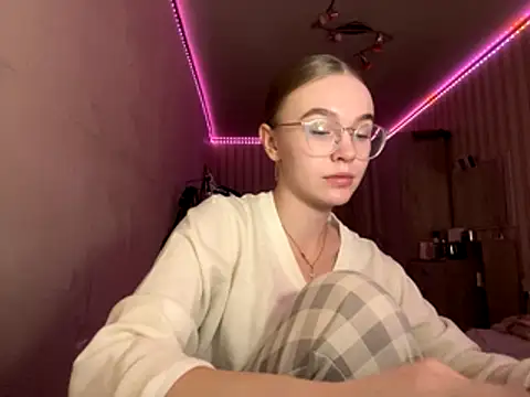 Snapshot of bellameow88 chatting on 11/12/25, 10:52 bellameow88 online show from 11/12/25, 10:52