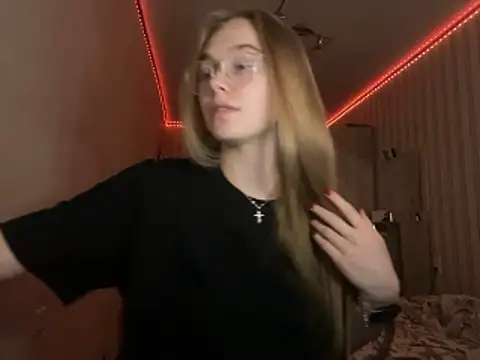 Snapshot of bellameow88 chatting on 11/03/25, 11:47 bellameow88 online show from 11/03/25, 11:47