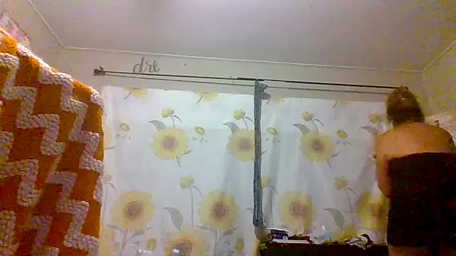 Snapshot of Bored_Grandma chatting on 09/26/25, 06:42 Bored Grandma online show from 09/26/25, 06:42