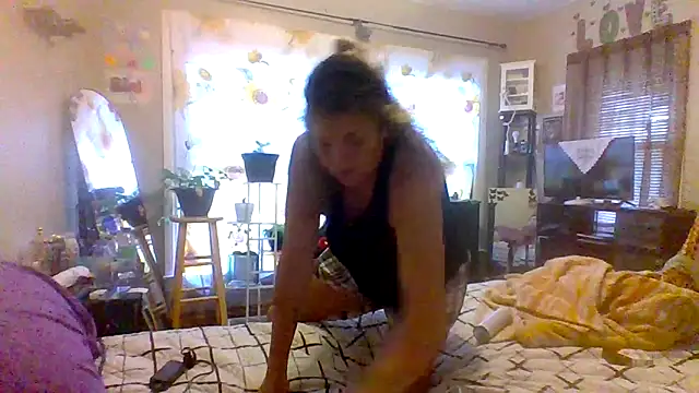 Snapshot of Bored_Grandma chatting on 10/11/25, 01:01 Bored Grandma online show from 10/11/25, 01:01