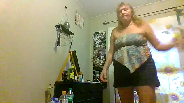 Snapshot of Bored_Grandma chatting on 10/12/25, 11:50 Bored Grandma online show from 10/12/25, 11:50