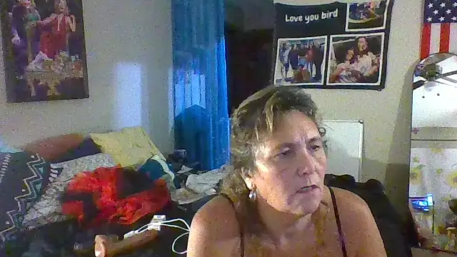 Snapshot of Bored_Grandma chatting on 10/23/25, 06:01 Bored Grandma online show from 10/23/25, 06:01