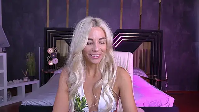 BellaRayyy online show from 09/28/25, 06:20