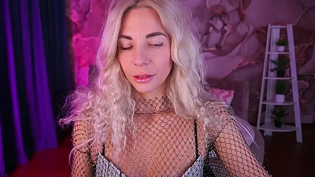 BellaRayyy online show from 12/15/25, 02:23