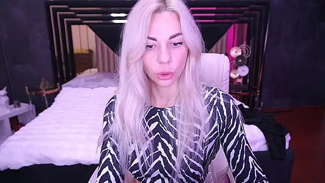 BellaRayyy online show from 11/23/25, 09:03