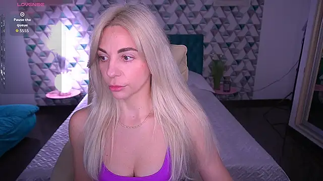 BellaRayyy online show from 04/01/26, 12:50