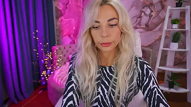 BellaRayyy online show from 11/02/25, 02:00