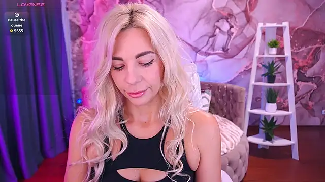 BellaRayyy online show from 12/01/25, 07:31