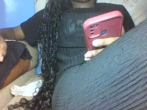 Moongodessy online show from 11/29/25, 05:24