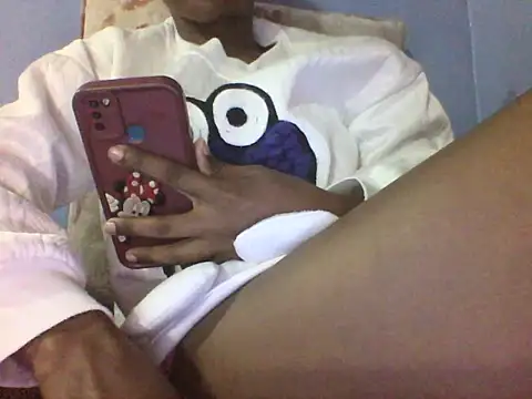 Snapshot of Moongodessy chatting on 12/22/25, 08:42 Moongodessy online show from 12/22/25, 08:42