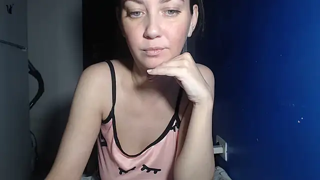Snapshot of petite_danielle chatting on 07/13/26, 07:35 petite danielle online show from 07/13/26, 07:35