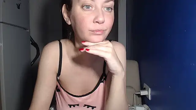 Snapshot of petite_danielle chatting on 07/16/26, 08:50 petite danielle online show from 07/16/26, 08:50