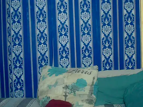 JUICEYLIPS333 online show from 11/05/25, 04:32