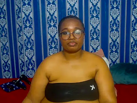 JUICEYLIPS333 online show from 11/11/25, 07:41