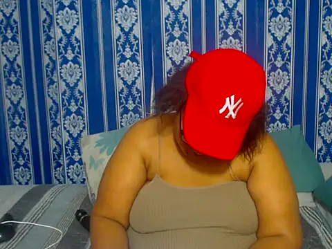 JUICEYLIPS333 online show from 11/07/25, 06:12