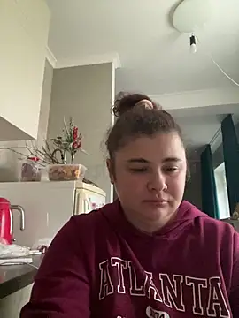 AliceCurlyX online show from 12/03/25, 10:25