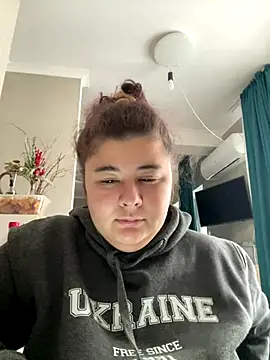 AliceCurlyX online show from 12/15/25, 09:26