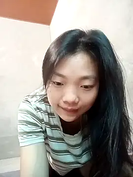 Snapshot of Ananine chatting on 04/06/26, 11:50 Ananine online show from 04/06/26, 11:50