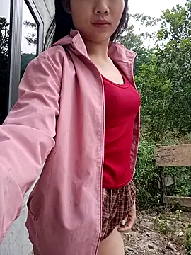 Snapshot of Ananine chatting on 04/13/26, 11:42 Ananine online show from 04/13/26, 11:42