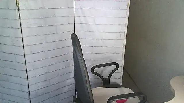 Helen xi  online show from 12/19/25, 05:21