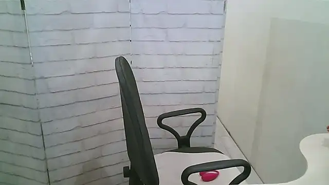 Helen xi  online show from 12/22/25, 05:13