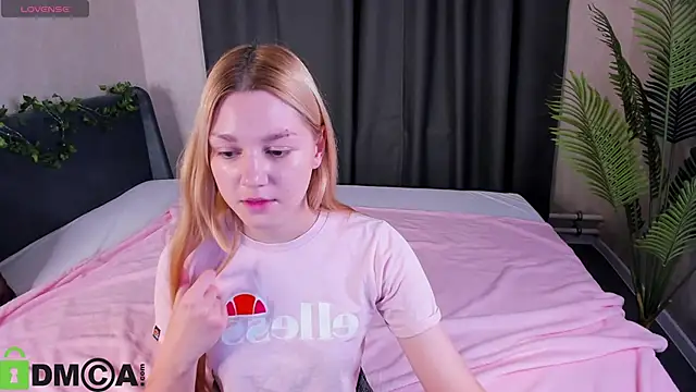 Sylvia Ortiz online show from 11/02/25, 01:10