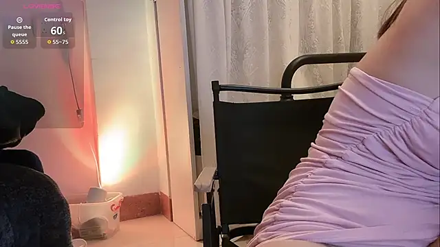 A girla online show from 10/27/25, 07:15