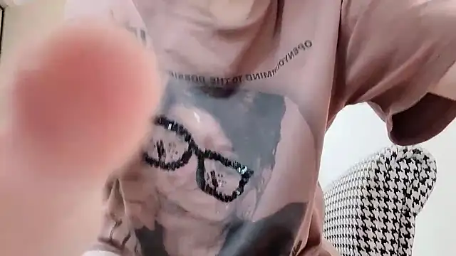 A girla online show from 05/23/26, 07:51