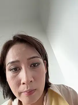 A girla online show from 06/04/26, 08:30