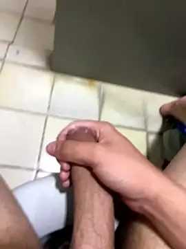 Novindapikgrossa online show from 10/23/25, 01:43