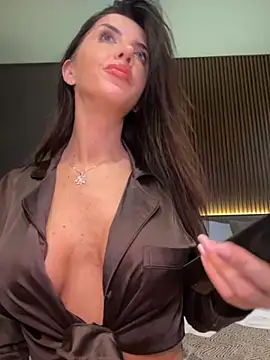 StephieRouse online show from 11/28/25, 10:10