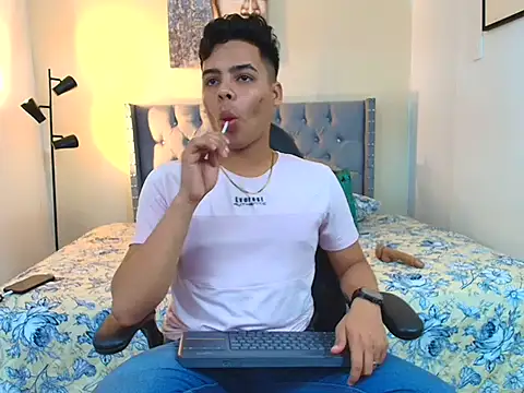 Snapshot of stewart_mateo_ chatting on 09/15/25, 02:45 stewart mateo online show from 09/15/25, 02:45