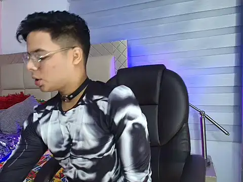 stewart mateo  online show from 11/12/25, 02:04